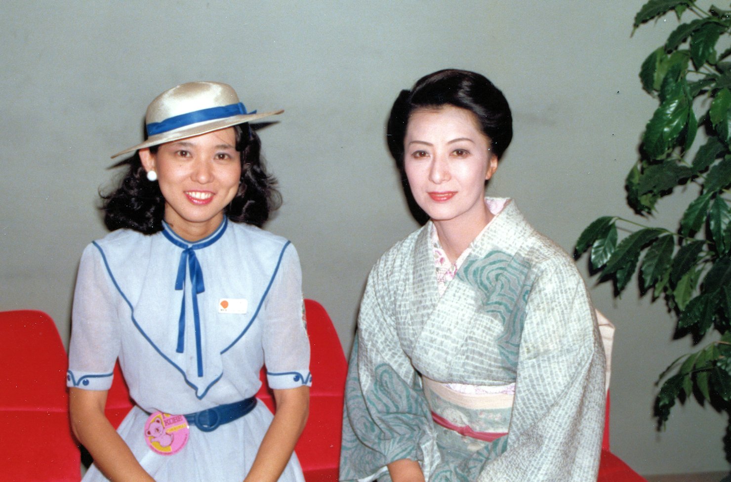 ���R���q����